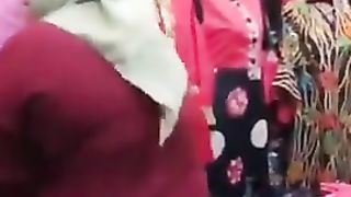 Horny Muslim Bitch Shows How Pervert Skill