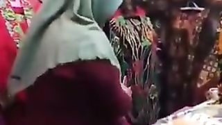 Horny Muslim Bitch Shows How Pervert Skill