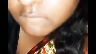 Tamil aunty lifting saree