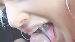 cum swallow im Auto 1