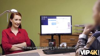 VIP4K. Die rothaarige Schönheit Isabella Lui fickt einen Fremden