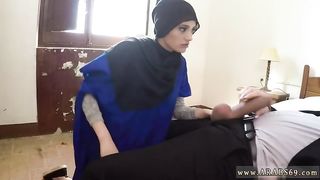 Arab maid 21 yr old refugee in my hotel room for sex
