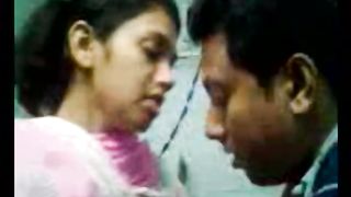 Indian Bengali College Girl first Time Sex with Bf-On Cam