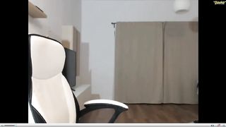 S_T_E_F_Y from chaturbate rides huge dildo