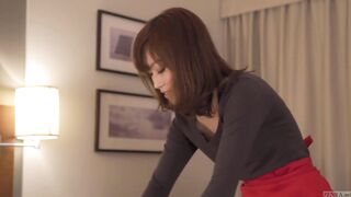 Subtitled CFNM Japanese hotel milf massage leads to handjob